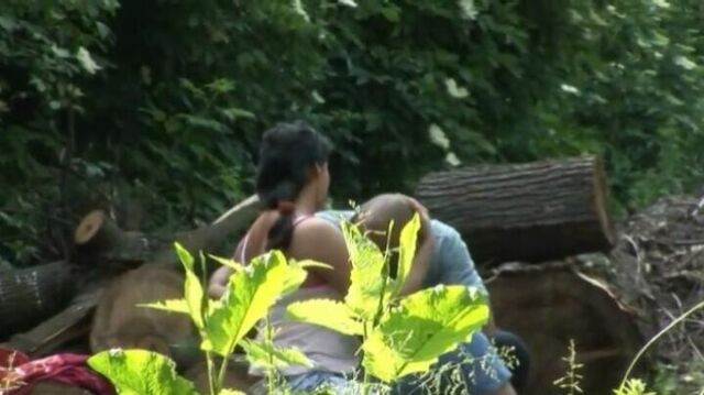 Im Wald erwischt - Fickende Pärchen heimlich gefilmt - Szene 2 Pic 1